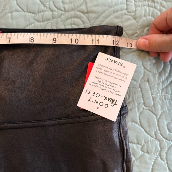 NWT SPANX Women Size M Petite Faux Leather Black Leggings - Picture 9 of 9